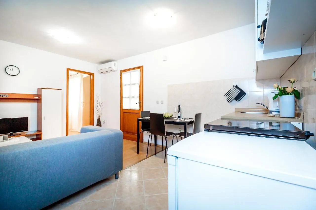 Apartments Luce Rovigno 0*,